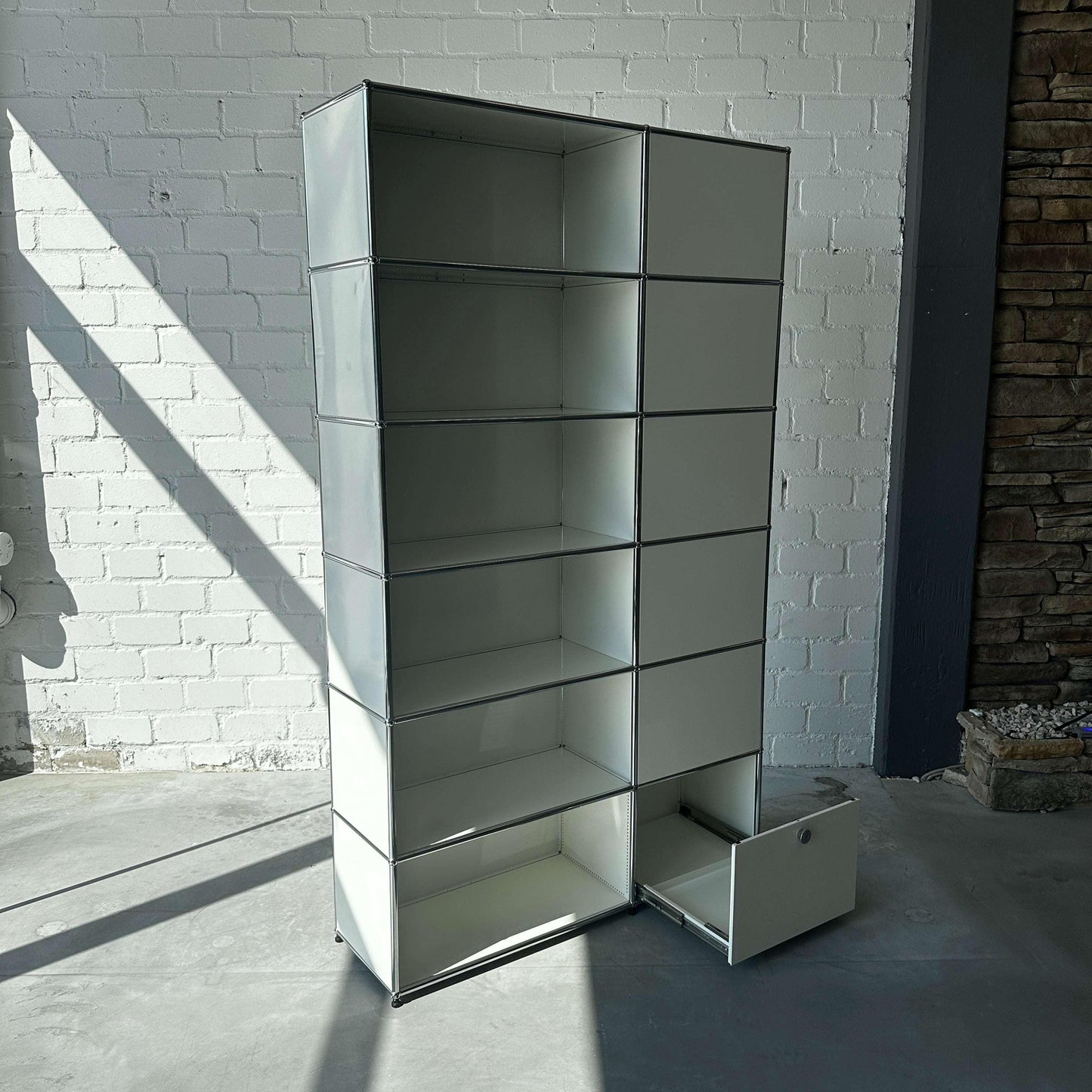 USM Haller Garderobe weiß 2x6 Regal mit offener Garderobe und Kleiderstange, modernes Design, 214x127x38cm
