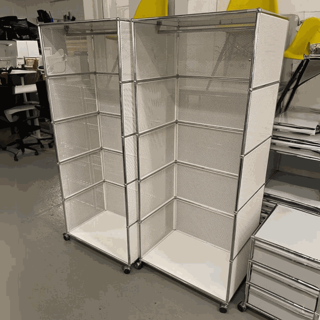 USM Haller Garderobe white modular shelving unit with chrome frame and mesh panels on wheels