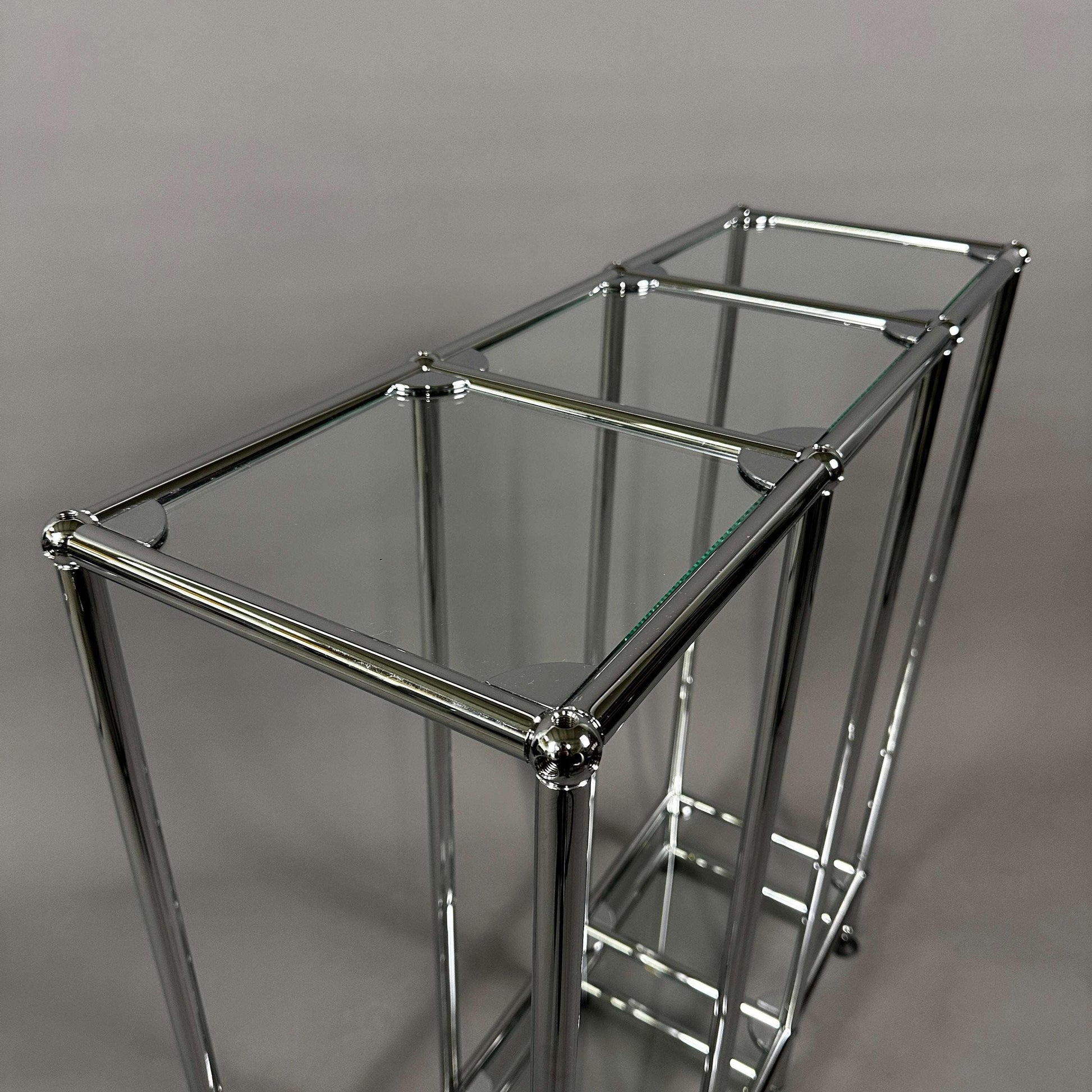 USM Haller Glasregal 3x2 aus chromfarbenem Metall mit sechs Glasplatten und 90x87x28cm Maßen