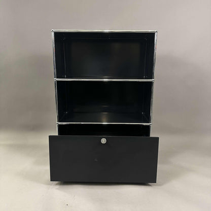 USM Haller Highboard in graphitschwarz mit einem Auszug und drei Fächern, 77x37x110 cm