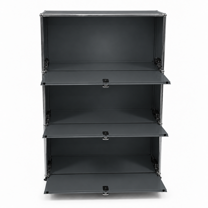 USM Haller Highboard 1x3 in Anthrazitgrau mit drei offenen Klappfächern und verchromtem Stahlrohrrahmen.