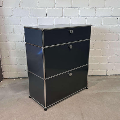 USM Haller Highboard anthrazitgrau mit 2 Klappen, 1 Auszug und Softclose, 78x92x38 cm
