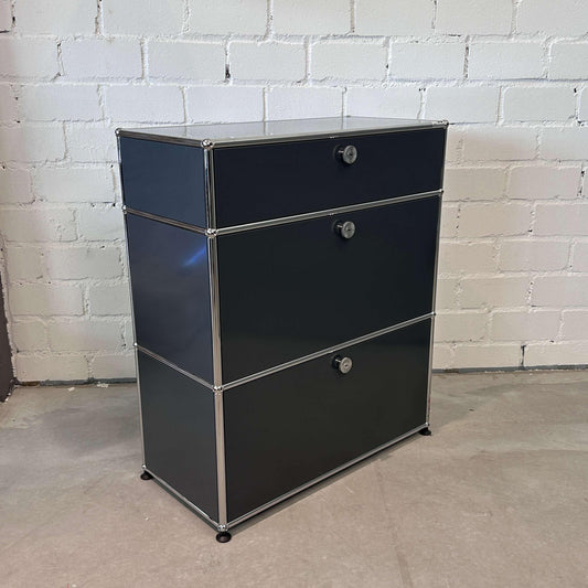 USM Haller Highboard anthrazitgrau mit 2 Klappen, 1 Auszug und Softclose, 78x92x38 cm