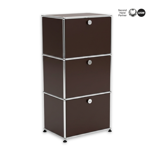 USM Haller Highboard in Braun mit 3 Klappen, 50cm breit, aus Metall.