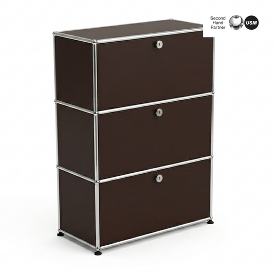 USM Haller Highboard 1x3 in USM Braun mit 3 Klappen, silbernen Rahmen, 109x77x37cm.