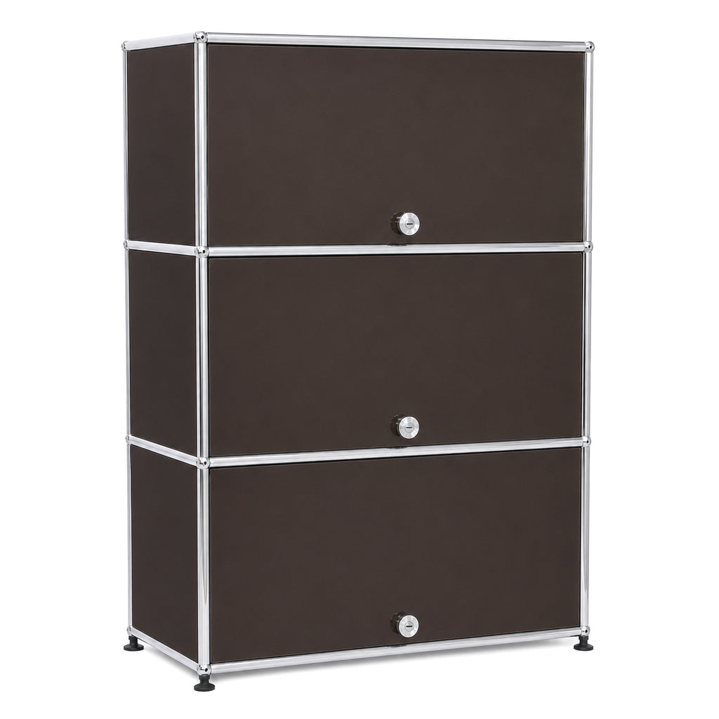 Braunes USM Haller Highboard 1x3 mit drei abschließbaren Einschubtüren und verchromtem Stahlrohrrahmen.