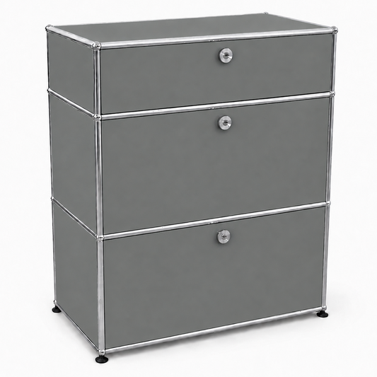 USM Haller Highboard in Mittelgrau mit drei Fächern, verchromtem Stahlrohrrahmen und abschließbaren Klappen.