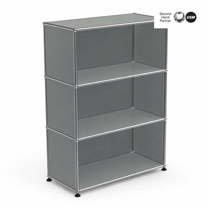 USM Haller Highboard 1x3 offen in mittelgrau, modulares Regal mit drei offenen Fächern und Metallrahmen.