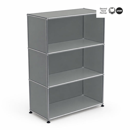 USM Haller Highboard 1x3 offen in mittelgrau, modulares Regal mit drei offenen Fächern und Metallrahmen.