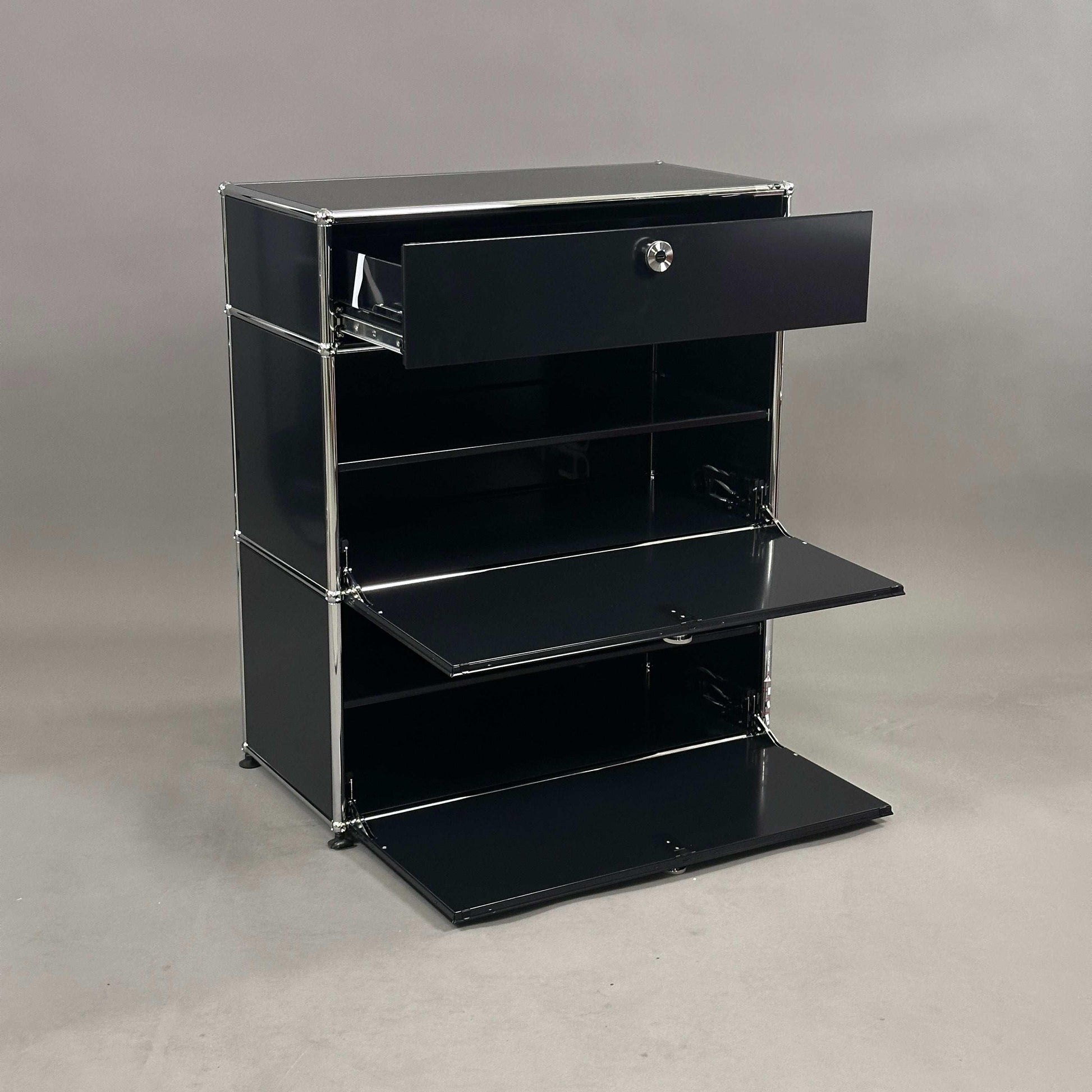 USM Haller Highboard schwarz mit 2 Klappen, 1 Auszug und Softclose, 78x92x38 cm
