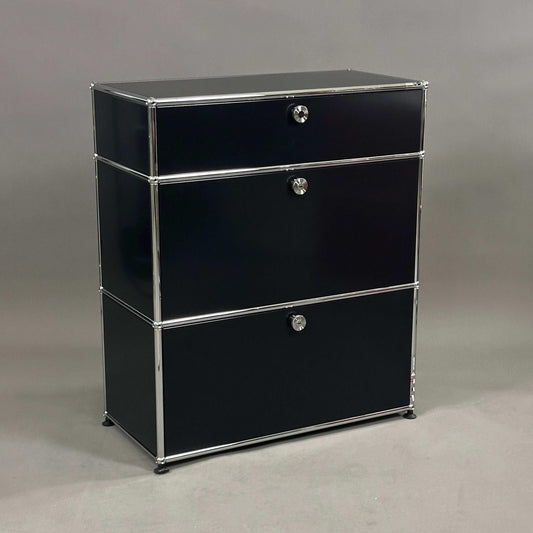 USM Haller Highboard 1x3 schwarz mit Klappen und Auszug, modernes graphitschwarzes Design, Softclose, kompakte Maße 78x92x38 cm