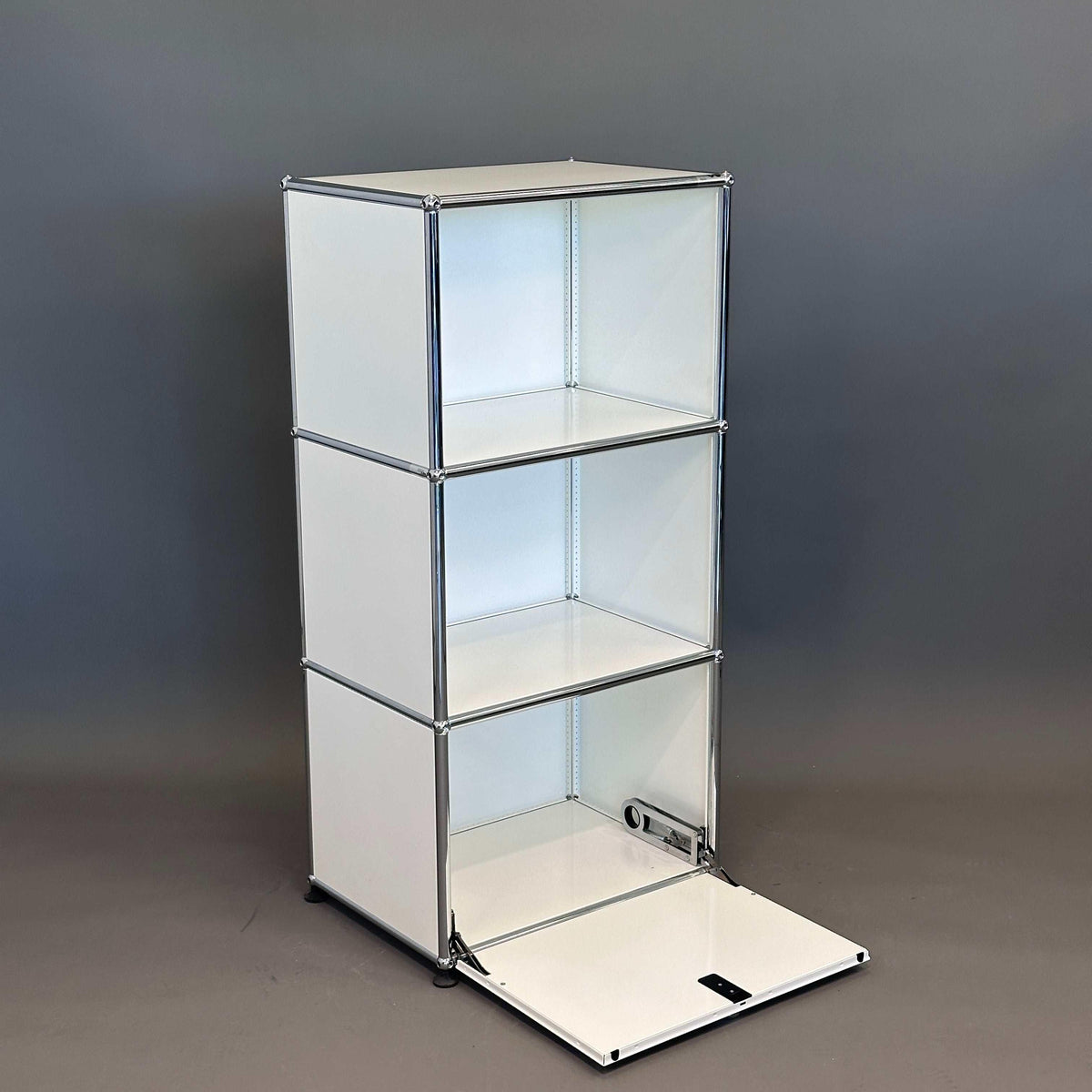 USM Haller | Highboard 1x3 mit 1 Klappe | Weiß | 109x53x38 cm | Gebrauchte Büromöbel