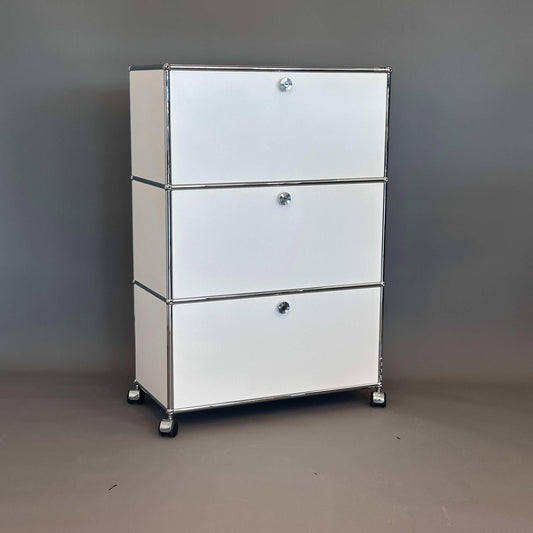 USM Haller Highboard 1x3 weiß mit 3 Klappen und Softclose, wahlweise mit Rollen oder Standfüßen