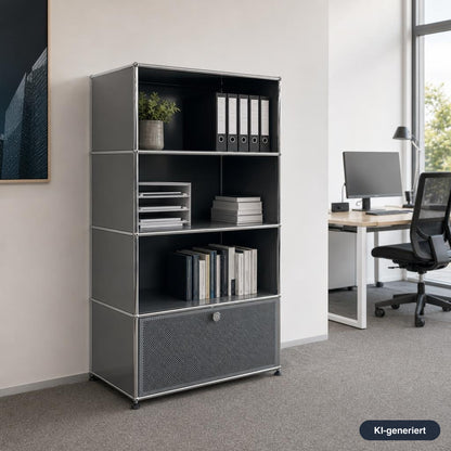 USM Haller Highboard 1x4 in Mittelgrau mit perforiertem Schallschutz-Auszug und Hängeregister, 77x53x145cm.