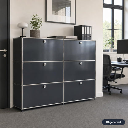 USM Haller Highboard 2x3 in Anthrazitgrau mit sechs Klappen und verchromtem Stahlrohrrahmen im modernen Büro.