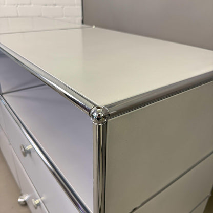 USM Haller Highboard mattsilber mit 4 Auszügen und offenen Fächern in modernem Design