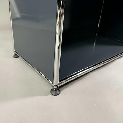 USM Haller Highboard 2x3 offen anthrazitgrau mit verchromtem Metallgestell und neuwertigem Zustand