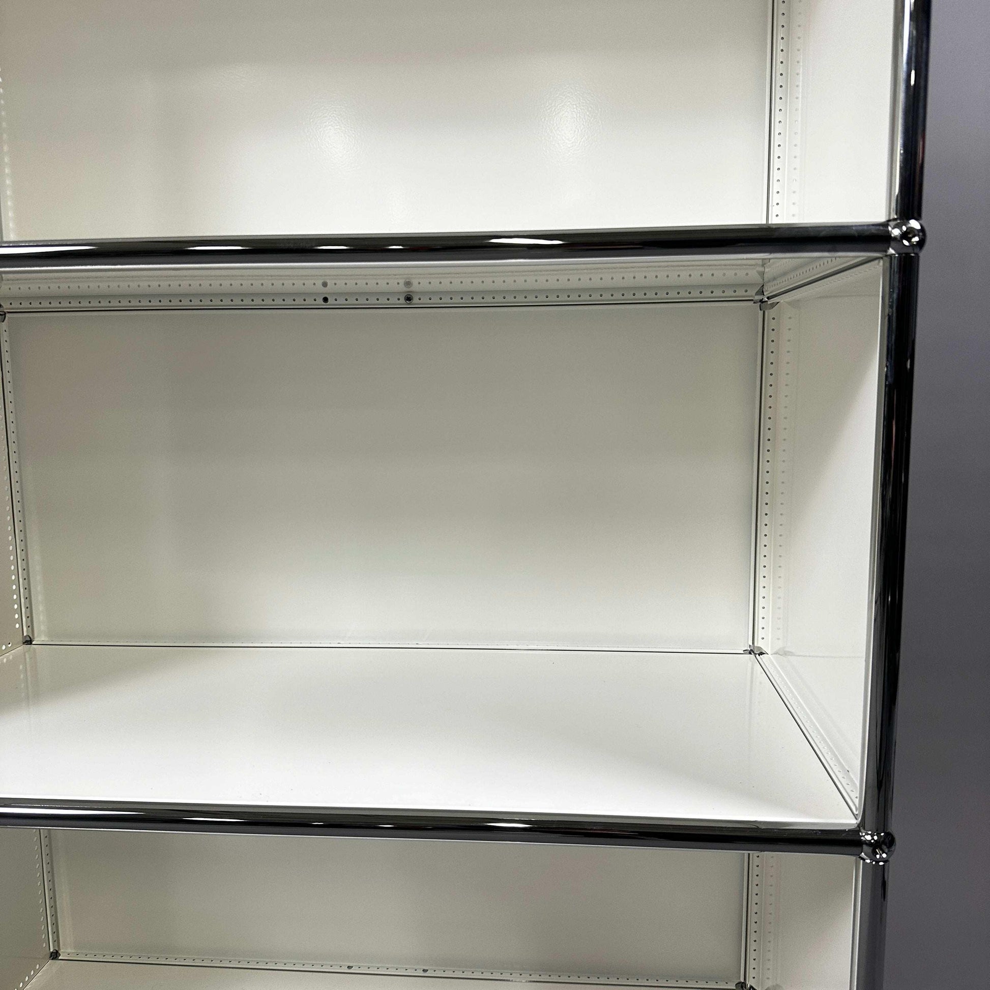 USM Haller Highboard 2x3 offen in reinweiß, modernes Metallregal, neuwertiger Zustand, Maße 152x109x38 cm