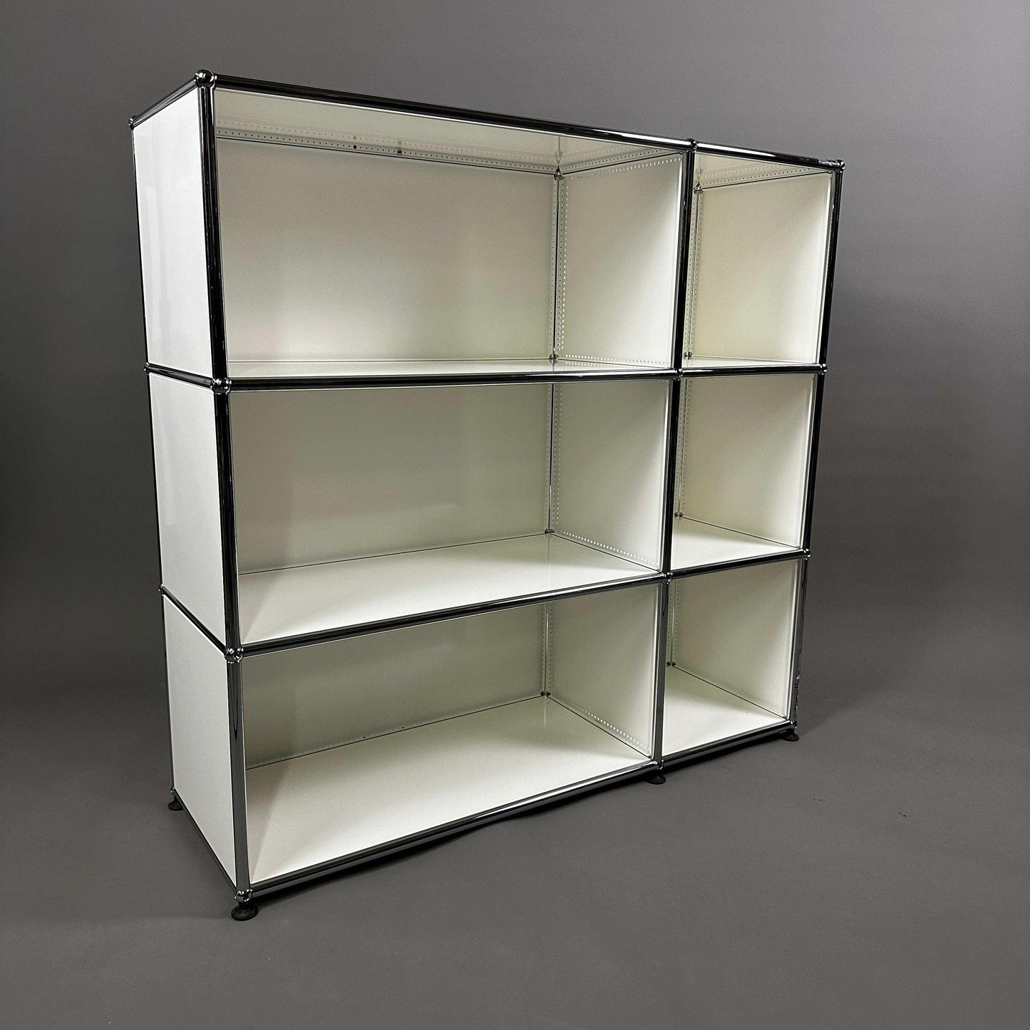 USM Haller Highboard 2x3 offen in reinweiß mit Metallrahmen und offenem Stauraum
