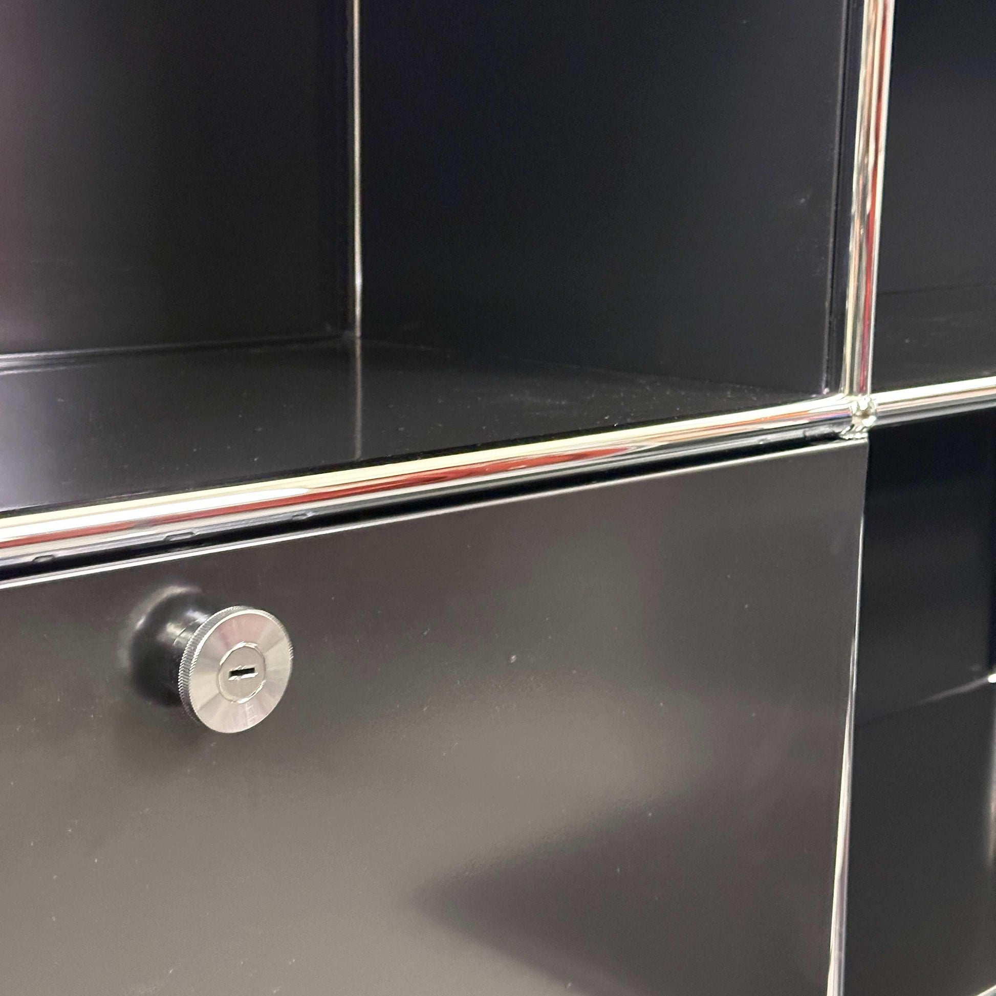 USM Haller Highboard 2x3 graphitschwarz mit vier Softclose Klappen und Schloss, hochwertige Metalloberfläche