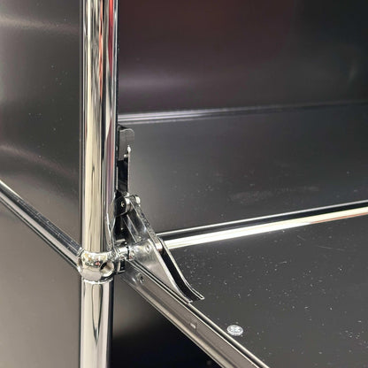 USM Haller Highboard 2x3 in Graphitschwarz mit vier Softclose Klappen und verchromtem Gestell