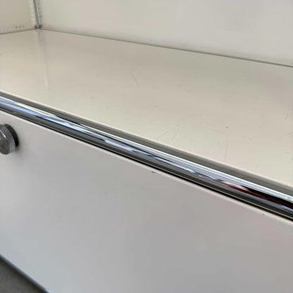 Weißes USM Haller Highboard 2x3 mit 2 Klappen, abschließbar, Gebrauchsspuren, Maße 153x109x38 cm
