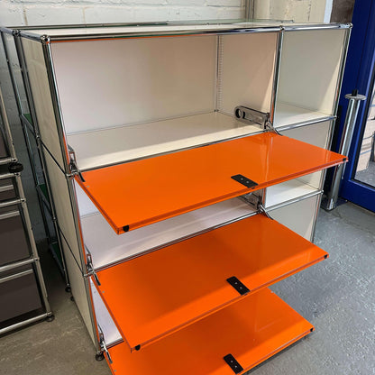 USM Haller Highboard 2x3 in weiß mit orangenen Klappen, modernes Design, 112x109x38 cm, neuwertiger Zustand