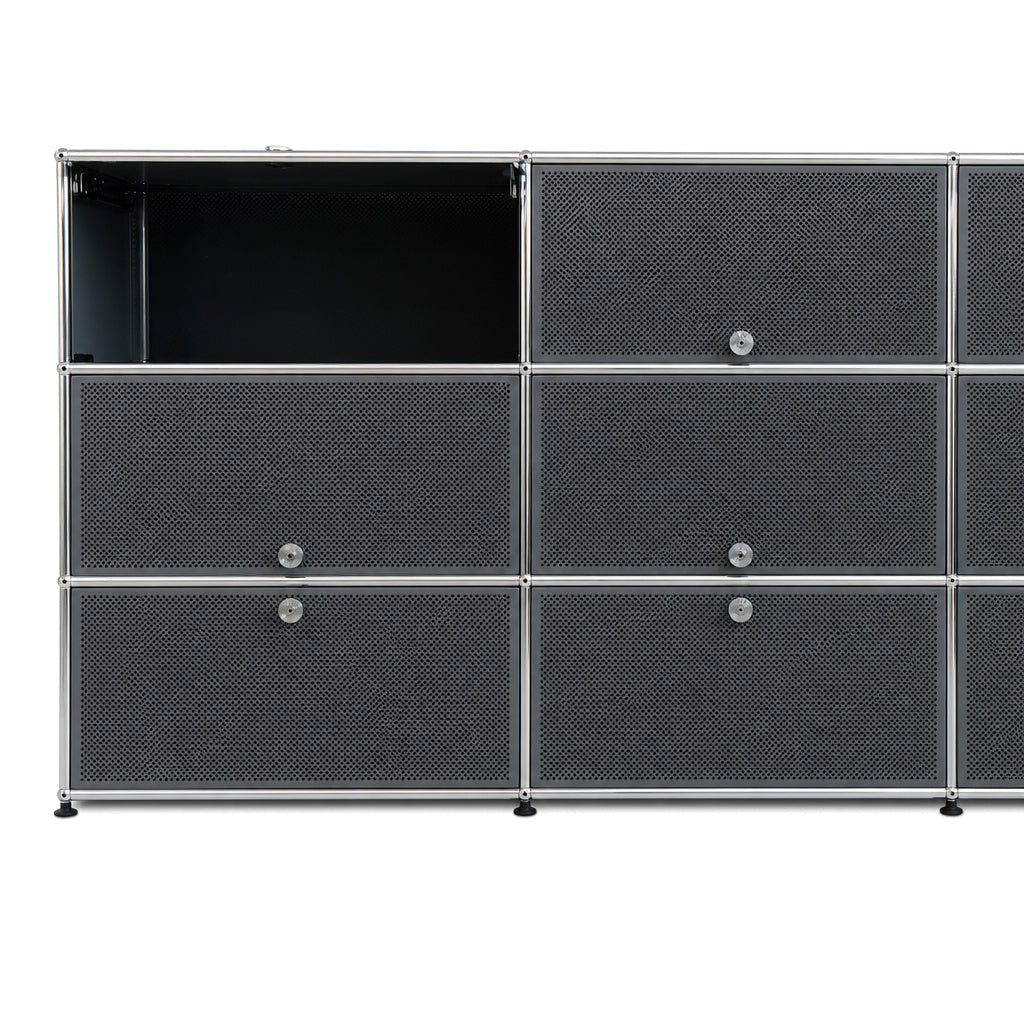 USM Haller Highboard 3x3 in Mittelgrau mit perforierten Schallschutz-Elementen, Klappen und Einschubtüren.