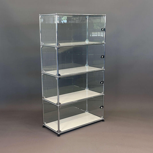 USM Haller Highboard Vitrine aus Glas mit weißen Fachböden, 145x78x38cm, modernes Design