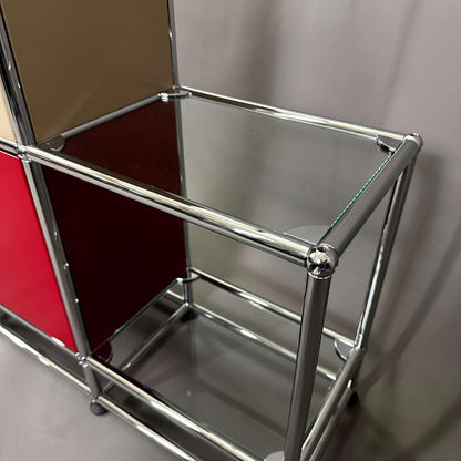 USM Haller Highboard mit Glasfach in rot, weiß und beige, 28 cm Tiefe, 3x3 Module mit 5 Softclose-Klappen, 120x107x28 cm