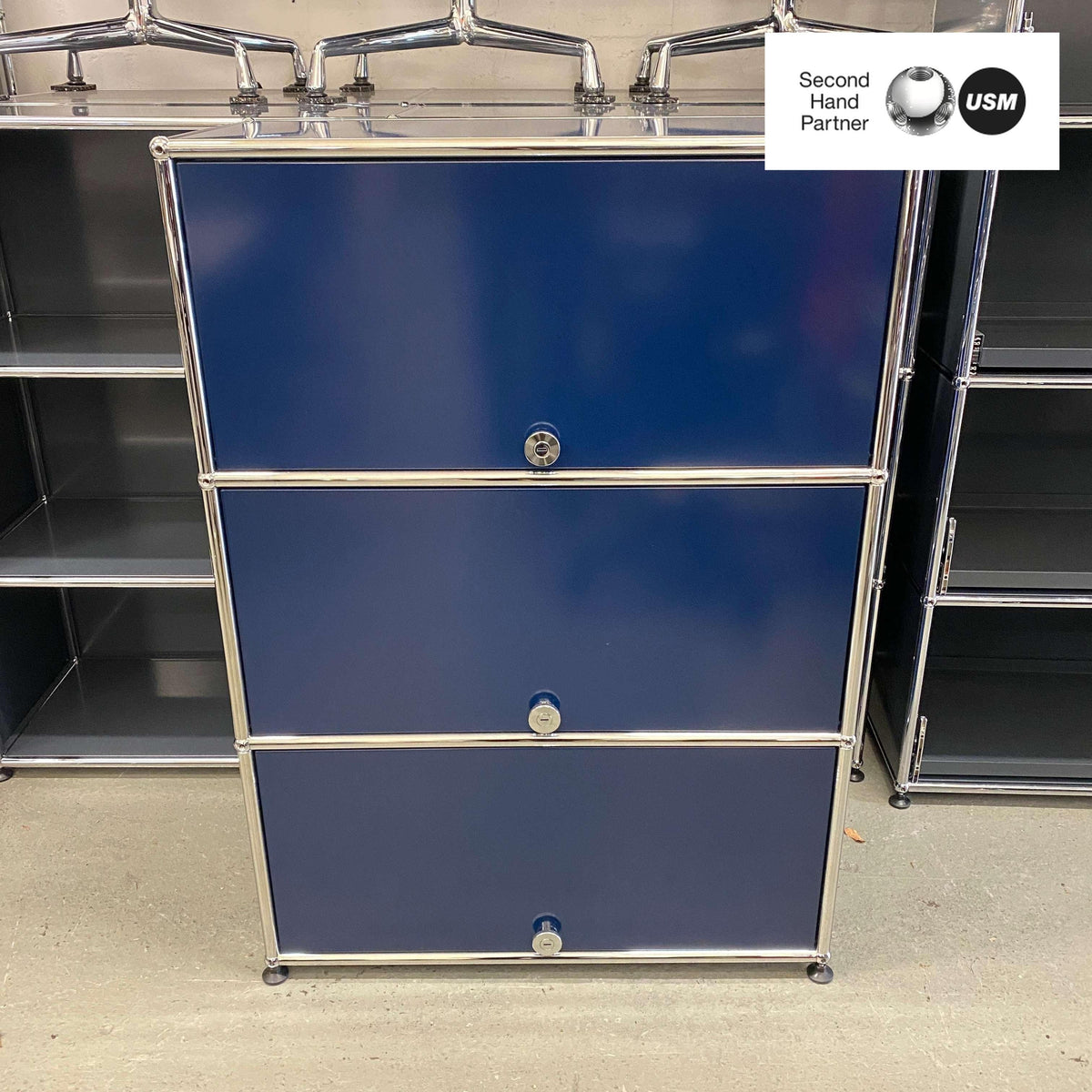 USM Haller | Highboard 1x3 mit 3 Einschubtüren | Stahlblau | Gebrauchte Büromöbel