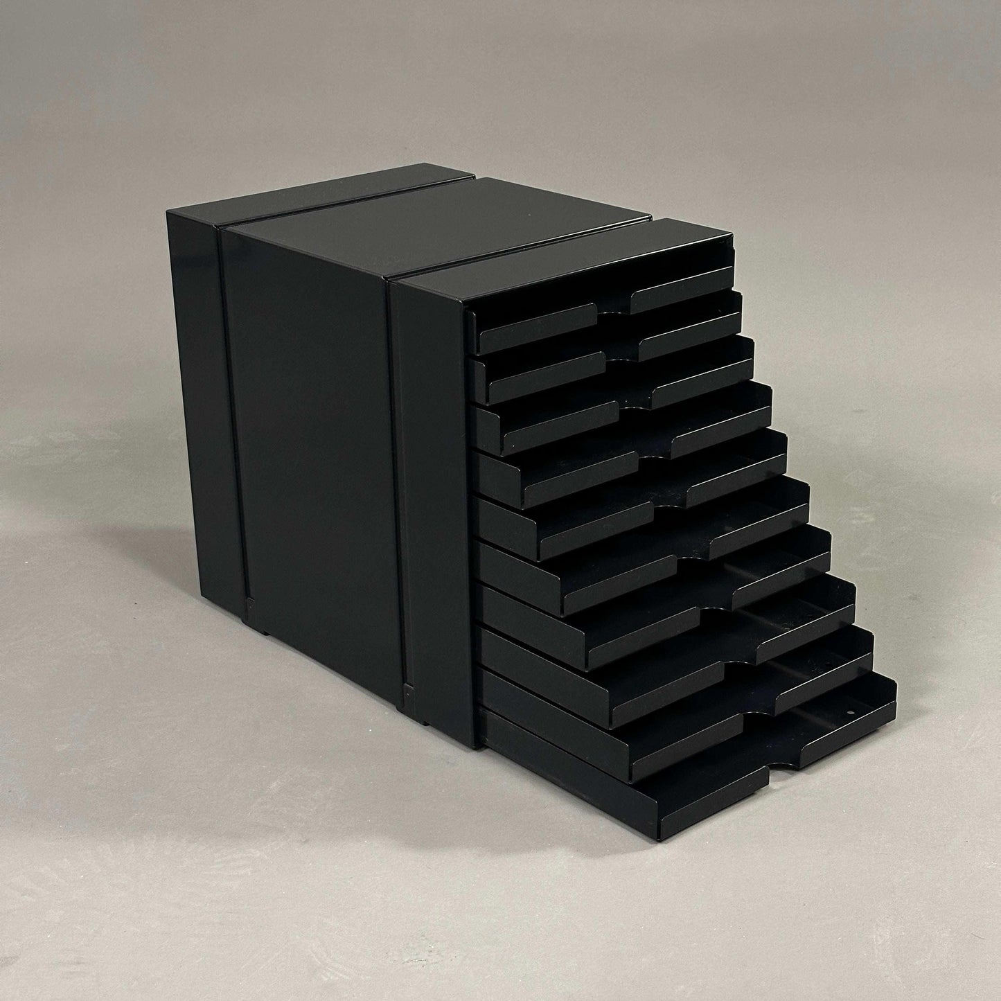 USM Haller Inos Kasten-Set in graphitschwarz mit 10 Schubladen, kompakte Maße 31,5 x 24 x 33,5 cm, limitierte Aktion -25%