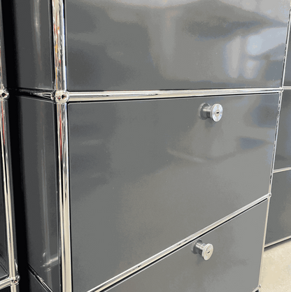 USM Haller Regal anthrazit mit Schubladen, Klappe und Einschubtür, Maße 179x78x38 cm