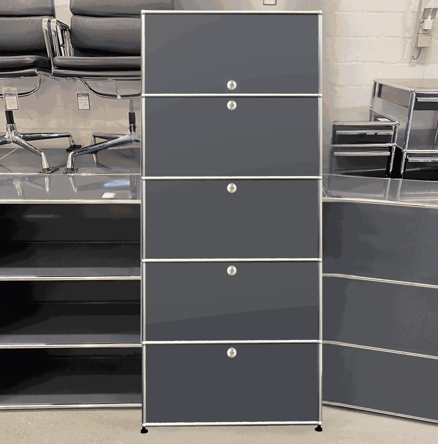 USM Haller Regal in Anthrazit mit 3 Schubladen, 1 Klappe und 1 Einschubtür, 179x78x38 cm