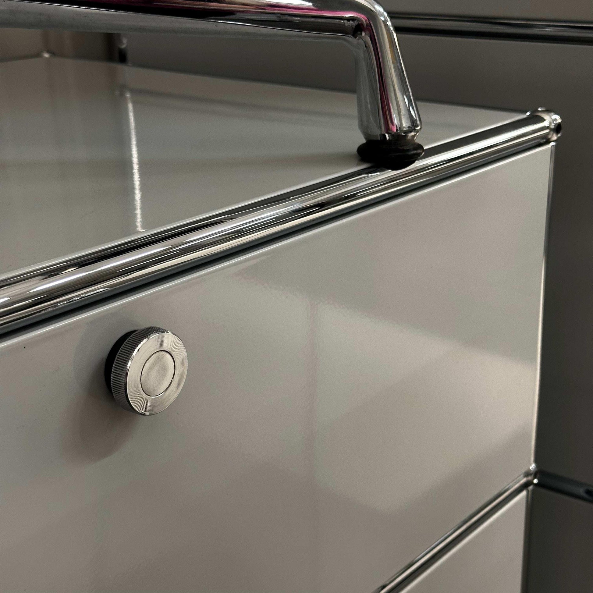 Close-up of light gray USM Haller Regal with chrome handle and knob detailing