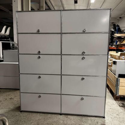 USM Haller Regal in light gray with large storage compartments and sleek steel frame