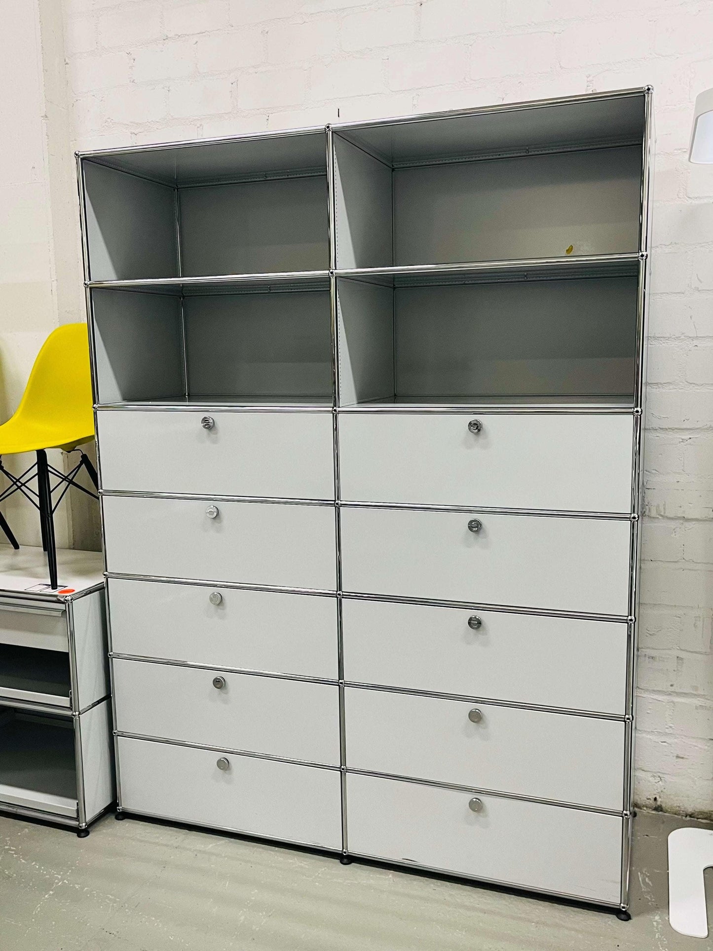 USM Haller Regal light gray modular storage unit with chrome frame and drawers