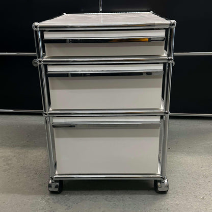 USM Haller Rollcontainer in pure white with chrome frame and three drawers on wheels