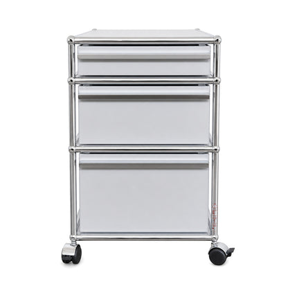 USM Haller Rollcontainer in Mattsilber mit drei Auszügen und verchromtem Stahlrohrrahmen, 60,5x41,8x52,3 cm.