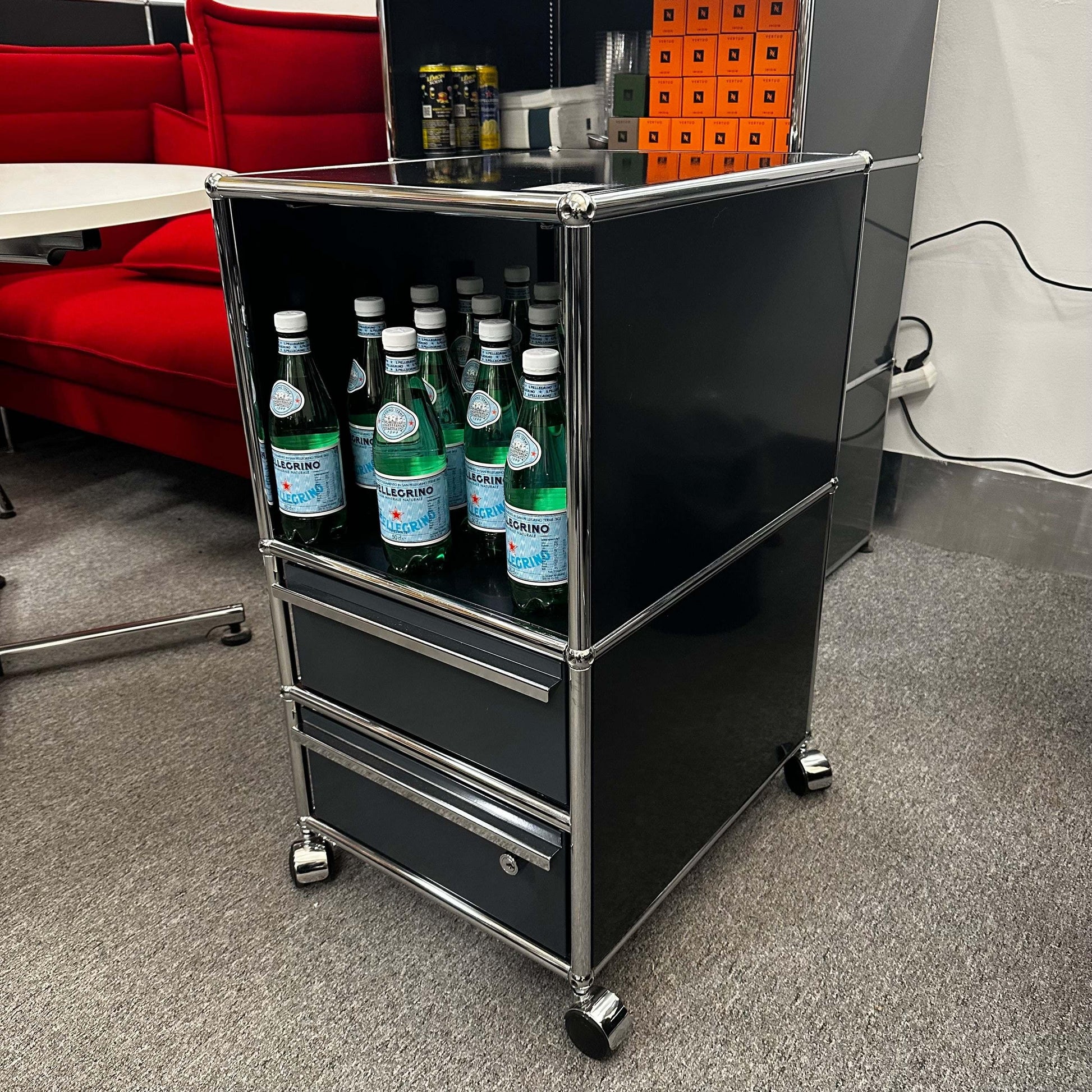 USM Haller Rollcontainer in black and anthracite with two drawers and one compartment on wheels