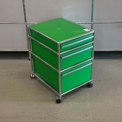 Green USM Haller Rollcontainer with three drawers and chrome frame on wheels