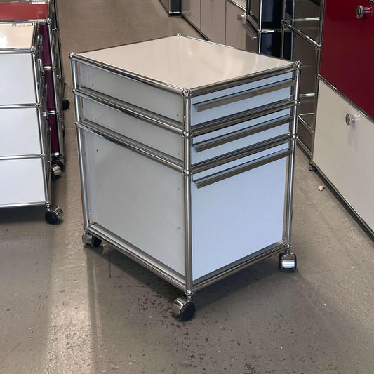 USM Haller Rollcontainer in light gray with three drawers and caster wheels.