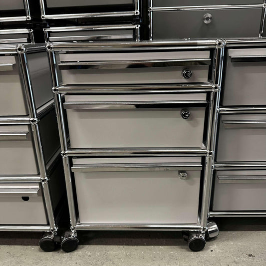 USM Haller Rollcontainer light gray with 3 drawers and locks on casters