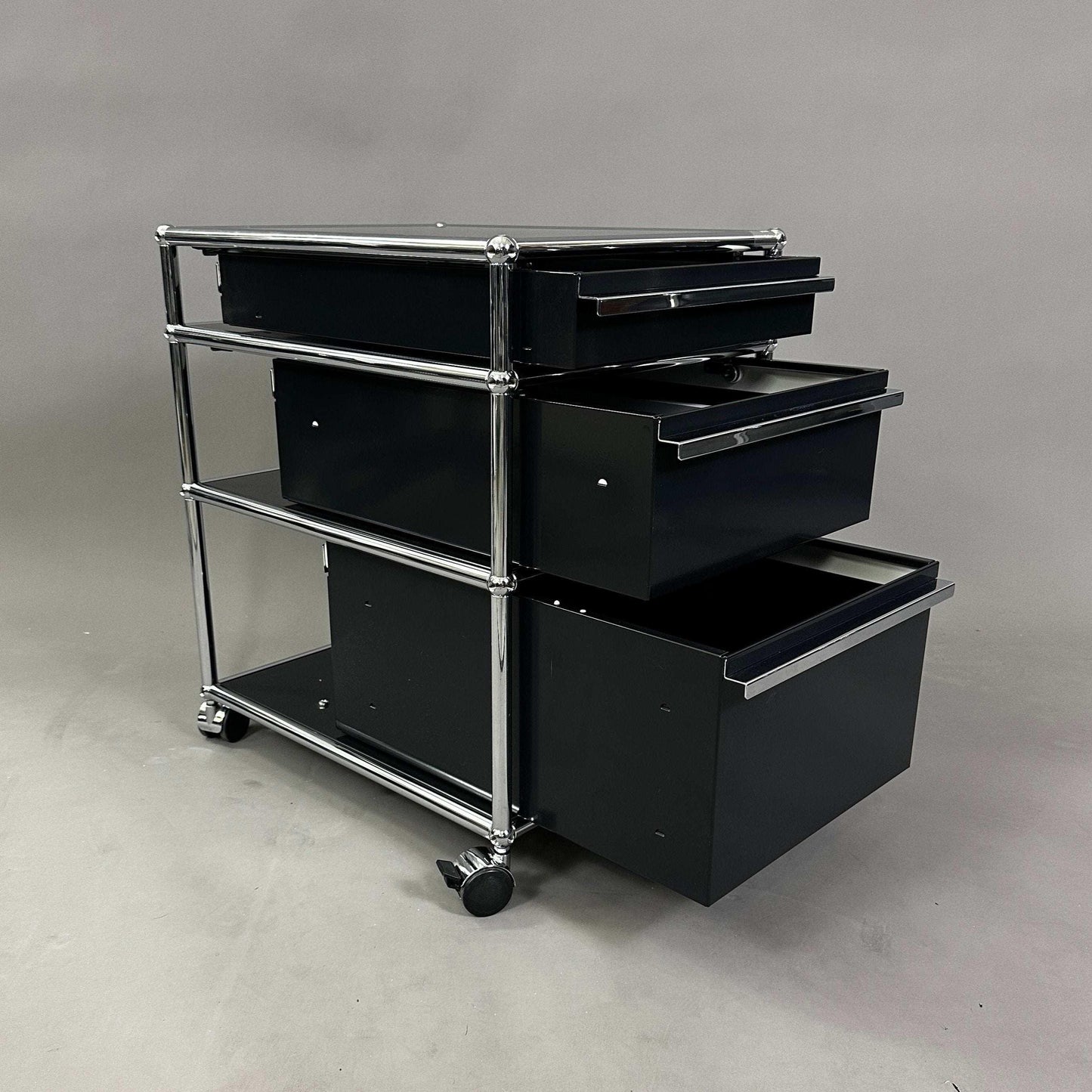 USM Haller Rollcontainer black with three drawers and chrome frame on wheels