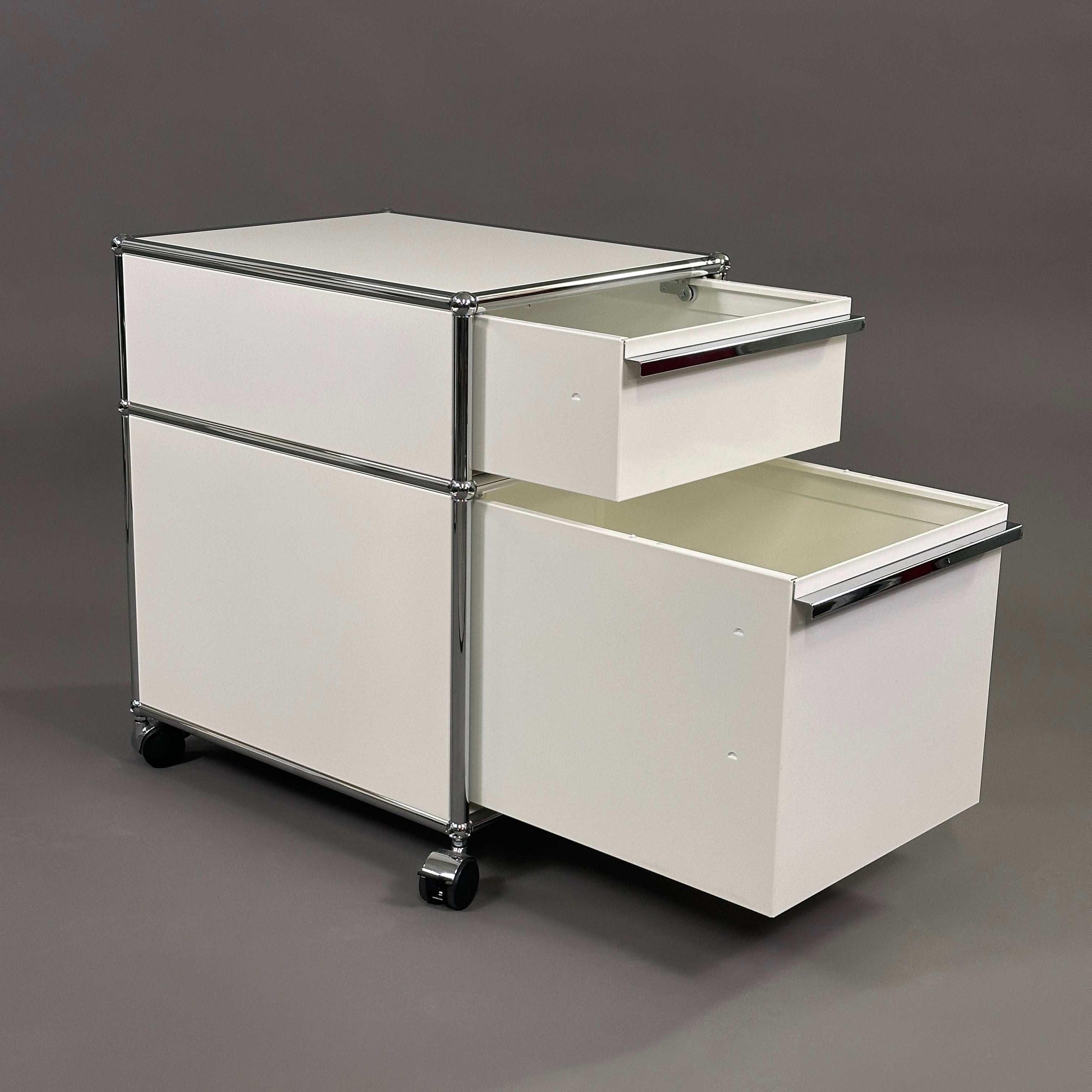 USM Haller Rollcontainer weiß mit zwei Auszügen und Seitenpanelen auf Rollen, moderner Bürocontainer