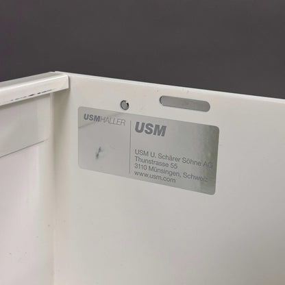 USM Haller Rollcontainer weiß mit 2 Auszügen und Seitenpanelen in sehr gutem Zustand