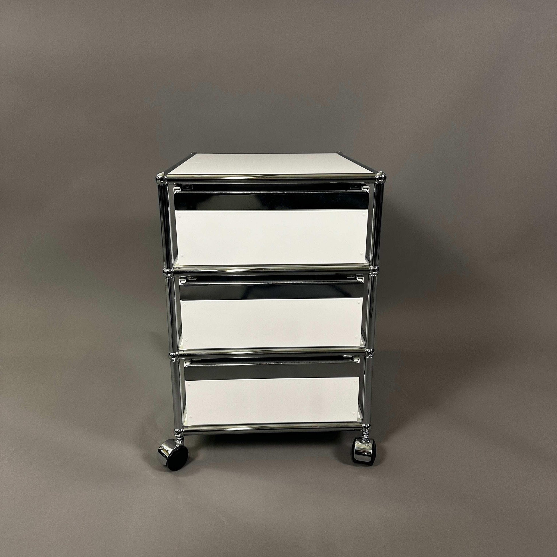 White USM Haller Rollcontainer with 3 drawers and chrome frame on wheels