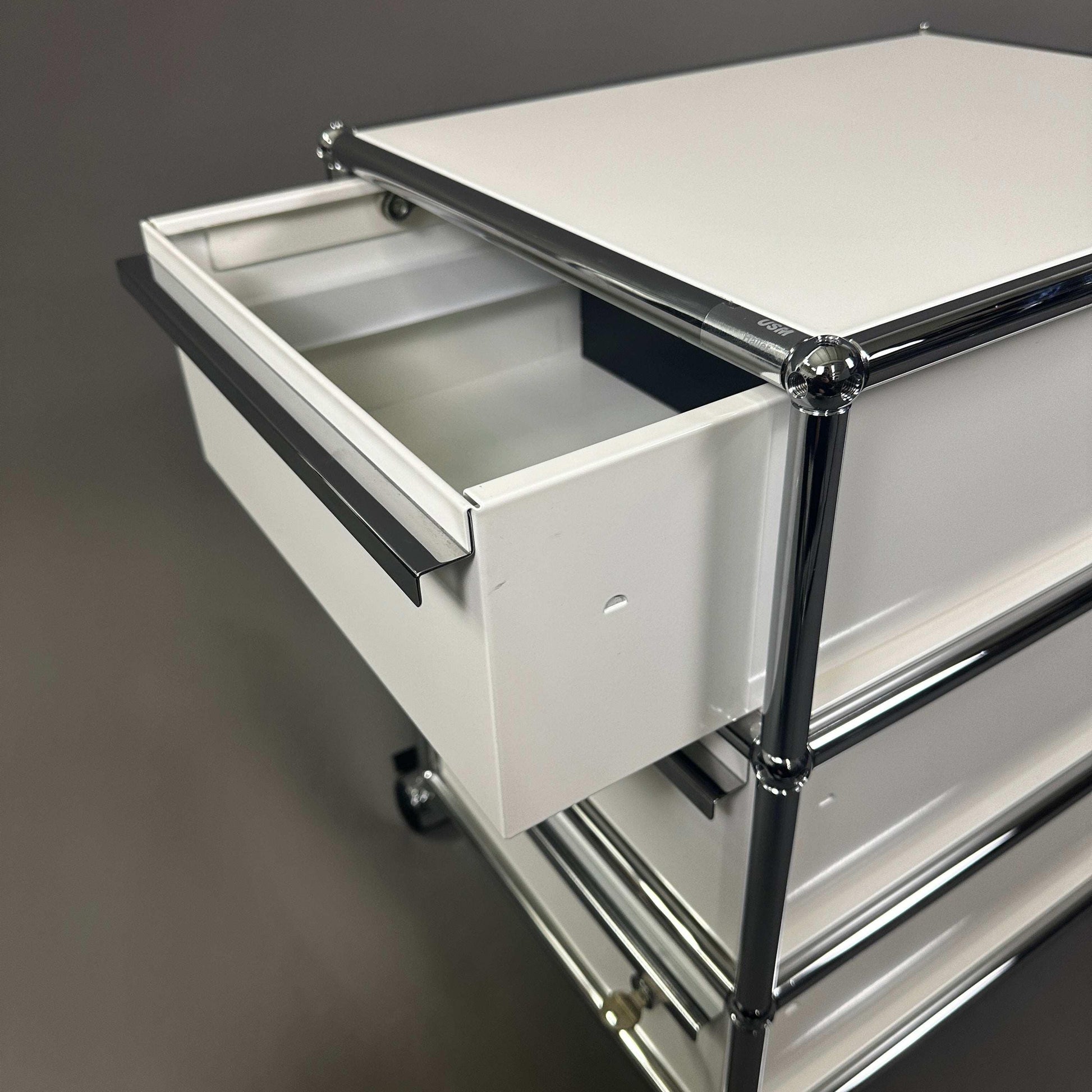 USM Haller Rollcontainer white with three drawers and chrome frame in good used condition