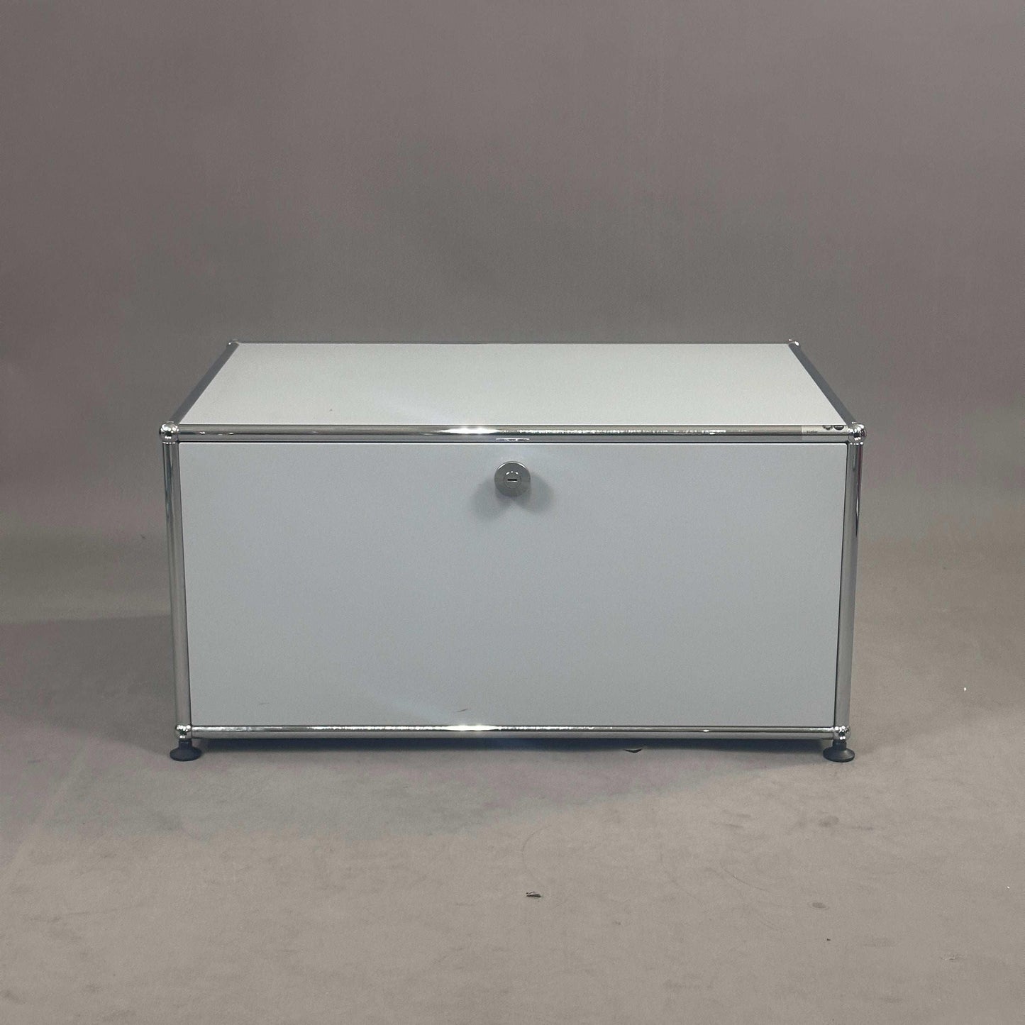 USM Haller Sideboard 1x1 grau mit einer Klappe und 50cm Tiefe kompakt modern