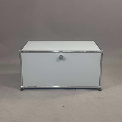 USM Haller Sideboard 1x1 grau mit einer Klappe und 50cm Tiefe kompakt modern